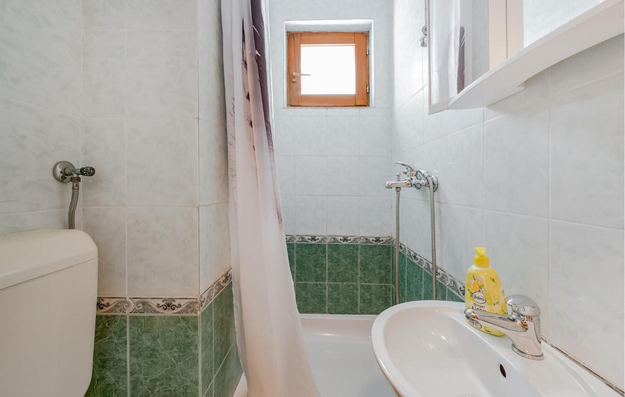 1 Bedroom Stunning Apartment In 프리모스턴 외부 사진